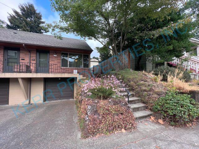 2 BR, 1 BA Apartment 1325 SE Salmon St Portland, OR 97214