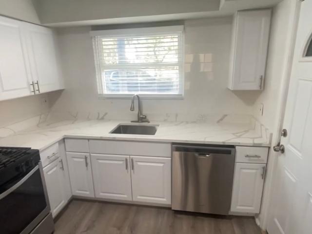 2 BR, 1 BA Apartment 1327 West Sherwin Avenue, Chicago, IL 60626