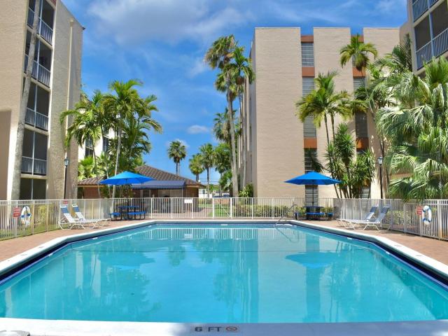 2 BR, 1 BA Apartment 1333 West 49th Place Unit 101, Hialeah, FL 33012