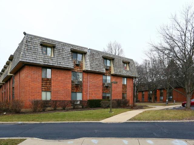 2 BR, 1 BA Apartment 1350 Fleetwood Dr Elgin, IL 60123