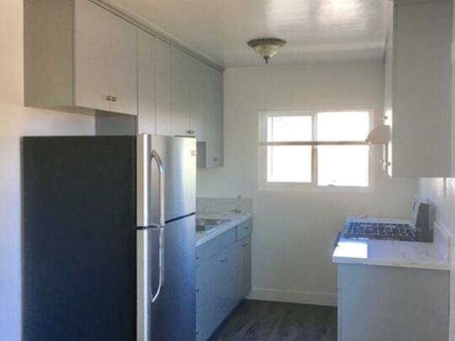 2 BR, 1 BA Apartment 1353 West 36th Place, Los Angeles, CA 90007