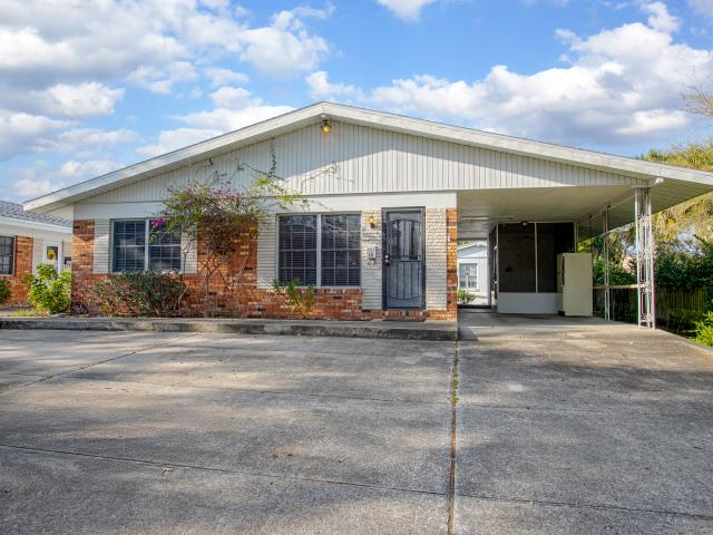 2 BR, 1 BA Apartment 135 W Minnesota Ave, Deland, FL 32720