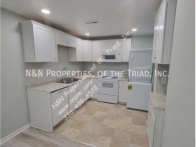 2 BR, 1 BA Apartment 1398 Chestnut Plains Ct, Winston Salme, NC 27105