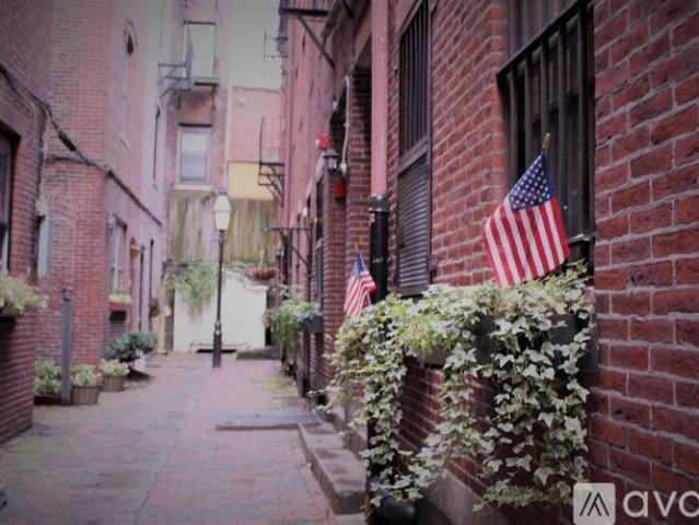 2 BR, 1 BA Apartment 1 Champney Pl, Unit 3, Boston, MA 02114