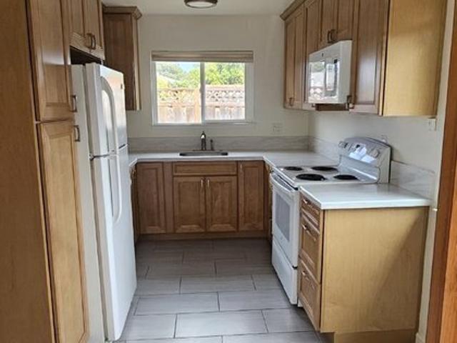 2 BR, 1 BA Apartment 2400 Capitola Road, Santa Cruz, CA 95062