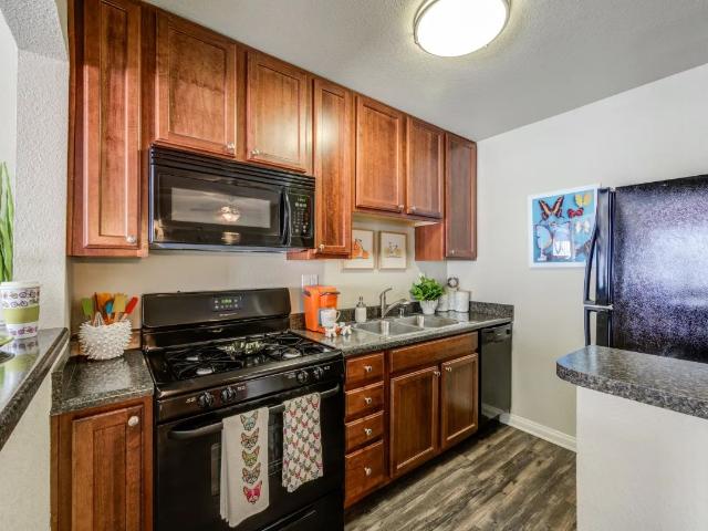 2 BR, 1 BA Apartment 2404 Nutwood Ave Unit J012, Fullerton, CA 92831