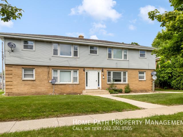 2 BR, 1 BA Apartment 240 W Newhall Ave, Waukesha, WI 53186