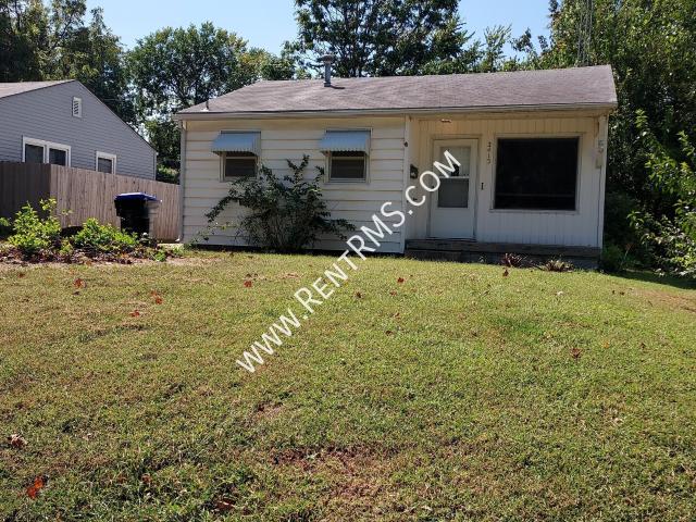 2 BR, 1 BA Apartment 2413 SW Bradbury Ave, Topeka, KS 66611