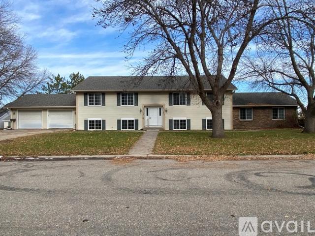 2 BR, 1 BA Apartment 2420 4th Ave SE, Unit 1, Willmar, MN 56201