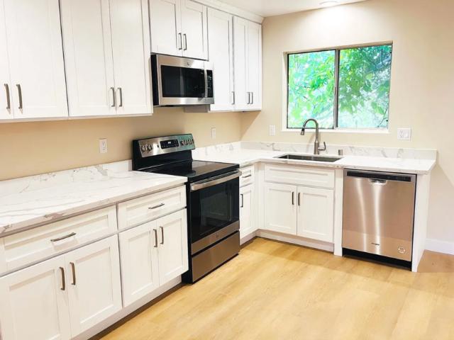 2 BR, 1 BA Apartment 2422 McKinley Avenue, Berkeley, CA 94720