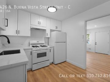 2 BR, 1 BA Apartment 2426 N. Buena Vista Street Unit, Burbank, CA 91504