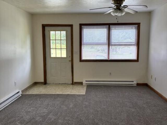 2 BR, 1 BA Apartment 242 East 6th Street, Unit 25, Waterford, PA 16441