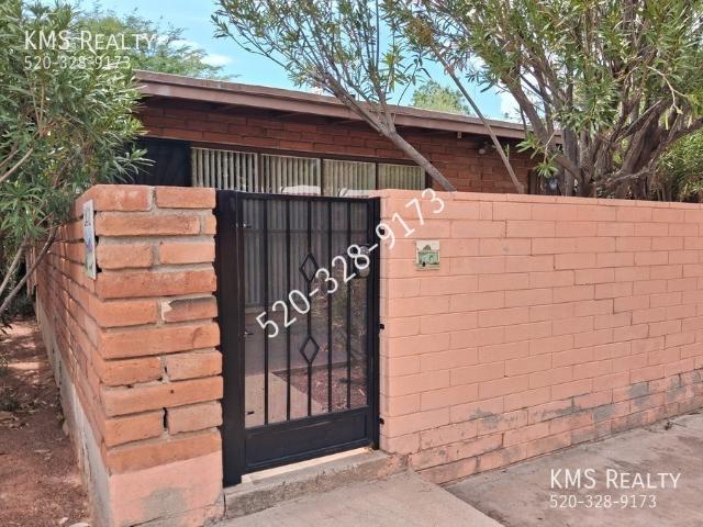 2 BR, 1 BA Apartment 2431 E 2nd Street, Tucson, AZ 85719