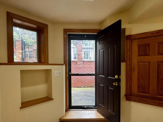 2 BR, 1 BA Apartment 2435 West Superior Street, Chicago, IL 60612