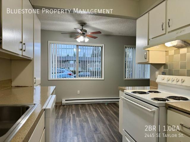 2 BR, 1 BA Apartment 2445 SE Taylor St Portland, OR 97214