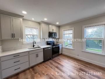 2 BR, 1 BA Apartment 249 Lincoln Street B, Saco, ME 04072
