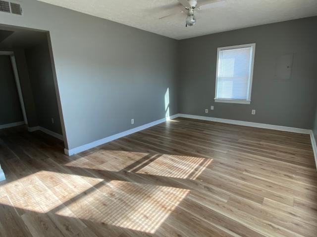 2 BR, 1 BA Apartment 2511 Dixie Highway, Louisville, KY 40216