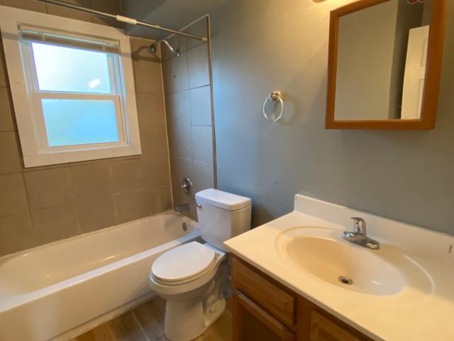 2 BR, 1 BA Apartment 2515 Dixie Hwy, Louisville, KY 40216