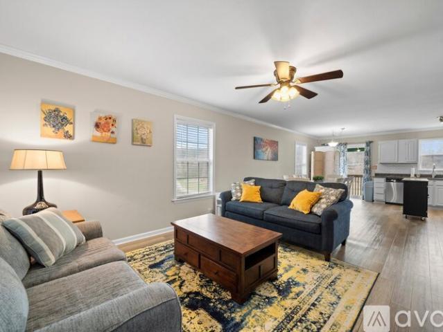 2 BR, 1 BA Apartment 255 Bond Street, Unit Upper, Winston Salem, NC 27127