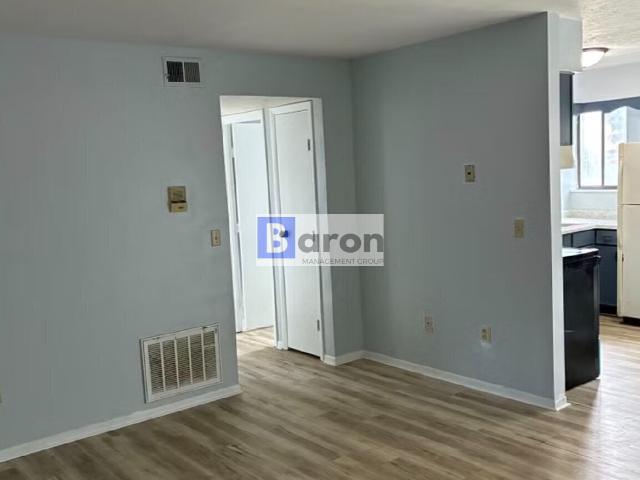 2 BR, 1 BA Apartment 2598 Ferguson Rd 2, Cincinnati, OH 45238