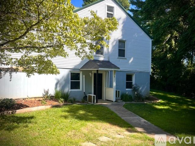 2 BR, 1 BA Apartment 25 Ginger Lane, Unit 2, Hillsville, VA 24343