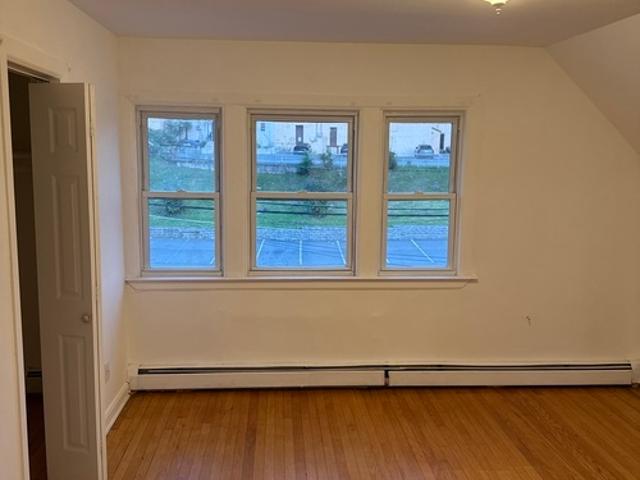 2 BR, 1 BA Apartment 25 Glen St, Unit 2, Cliffside Park, NJ 07010