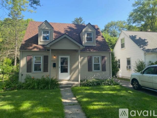 2 BR, 1 BA Apartment 26040 Hanover St, Dearborn Heights, MI 48125