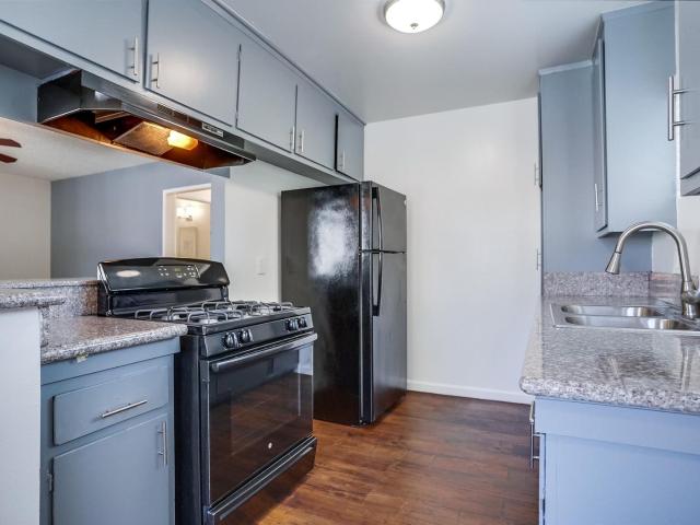 2 BR, 1 BA Apartment 2629 S Budlong Ave, Los Angeles, CA 90007