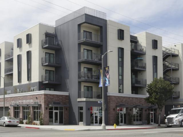 2 BR, 1 BA Apartment 2645 Crenshaw Blvd, Los Angeles, CA 90016