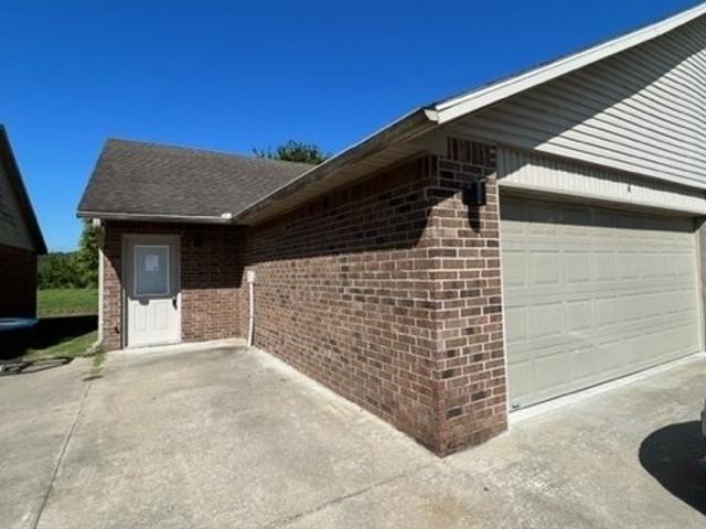 2 BR, 1 BA Apartment 2697 N Center St, Fayetteville, AR 72701