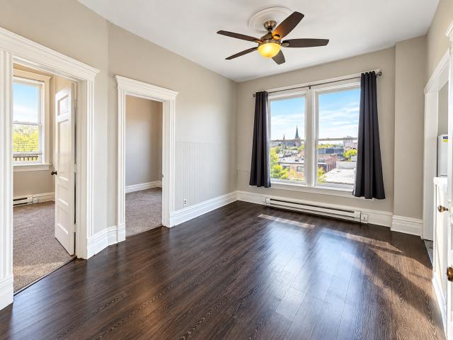 2 BR, 1 BA Apartment 269 Douglas Avenue 6, Elgin, IL 60120