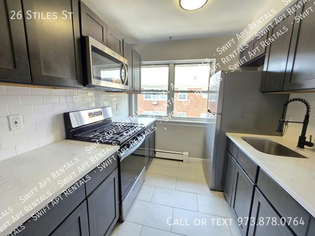 2 BR, 1 BA Apartment 26 Stiles St, Elizabeth, NJ 07208