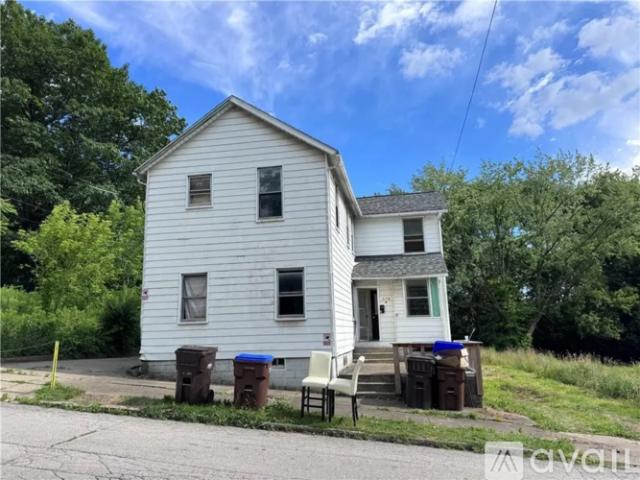2 BR, 1 BA Apartment 270 Liberty St, Unit B, Sharon, PA 16146