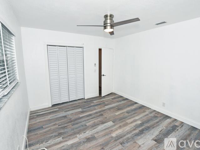 2 BR, 1 BA Apartment 270 NW 43rd St, Unit Front, Oakland Park, FL 33309