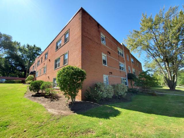 2 BR, 1 BA Apartment 2714 Euclid Heights Boulevard Unit 305, Cleveland, OH 44106