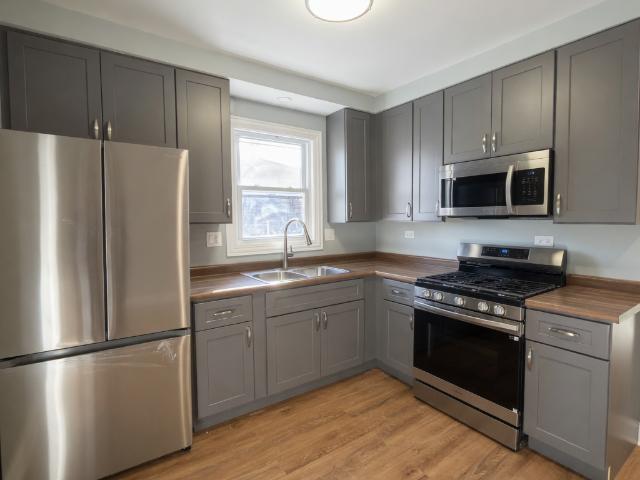 2 BR, 1 BA Apartment 2717 North Rutherford Avenue, Chicago, IL 60707