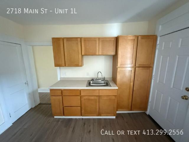 2 BR, 1 BA Apartment 2718 Main St, Springfield, MA 01107