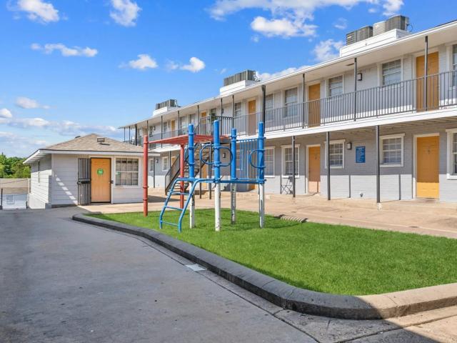 2 BR, 1 BA Apartment 2727 W Jefferson Blvd Unit 4 4 121, Dallas, TX 75211