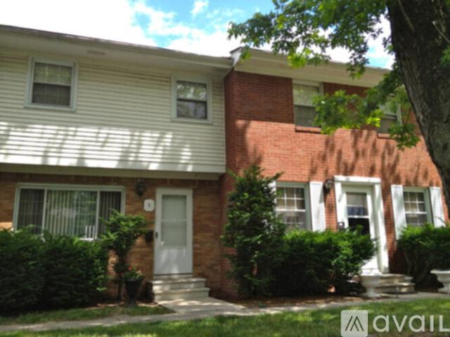 2 BR, 1 BA Apartment 2731 Glendale Ave, Unit J, Toledo, OH 43614