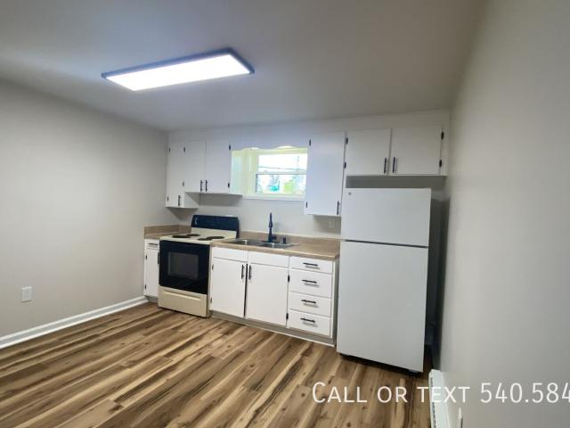 2 BR, 1 BA Apartment 2814 Idlewild Boulevard, Roanoke, VA 24012