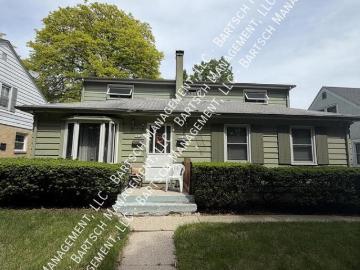 2 BR, 1 BA Apartment 2814 N 90th St, Milwaukee, WI 53222