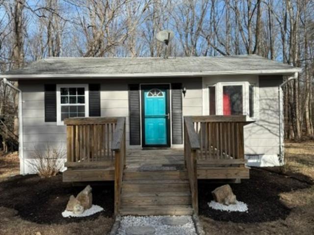 2 BR, 1 BA Apartment 2818 Warrenton Rd, Fredericksburg, VA 22406