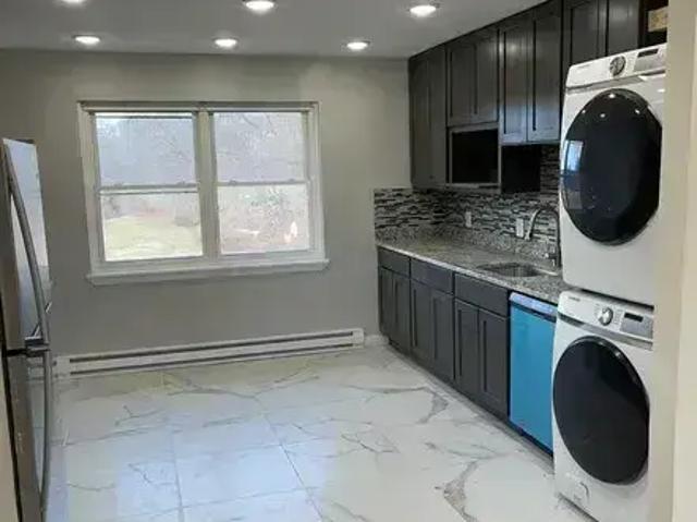 2 BR, 1 BA Apartment 281 Brandegee Ave, Groton, CT 06340