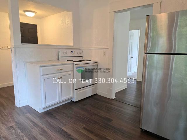 2 BR, 1 BA Apartment 2823 Columbus Rd NE, Canton, OH 44705