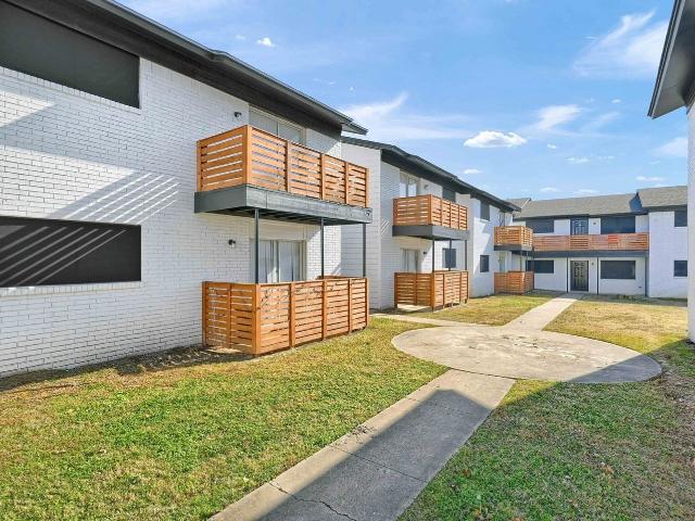 2 BR, 1 BA Apartment 2824 West Crawford Street Unit 201, Denison, TX 75020