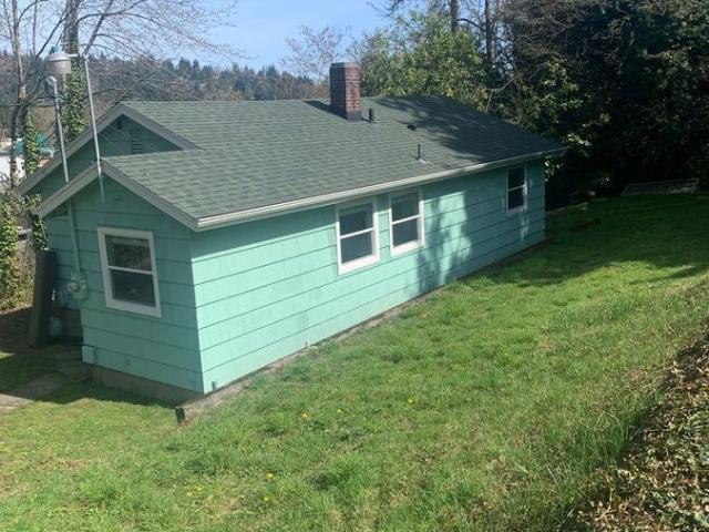 2 BR, 1 BA Apartment 2828 SW California St Portland, OR 97219