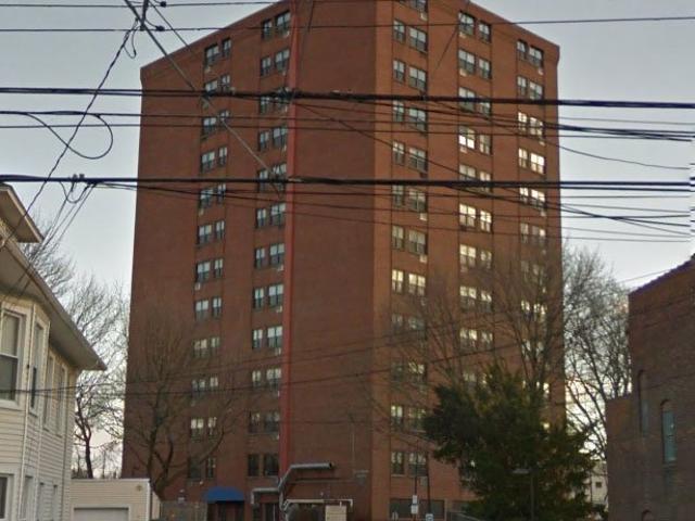 2 BR, 1 BA Apartment 285 Maplewood Ave Bridgeport, CT 06605