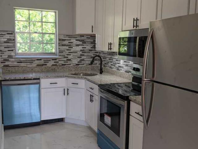 2 BR, 1 BA Apartment 28 Old Pepperidge Lane, Wethersfield, CT 06109