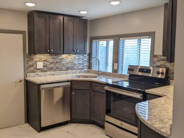 2 BR, 1 BA Apartment 28 30 Connecticut Boulevard, East Hartford, CT 06108