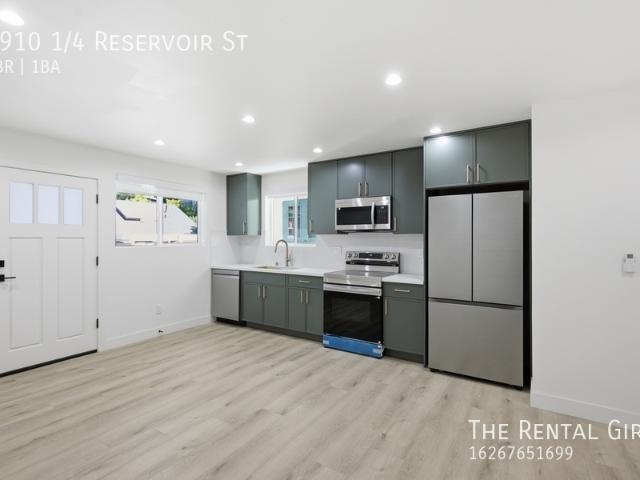 2 BR, 1 BA Apartment 2910 1/4 Reservoir St, Los Angeles, CA 90026